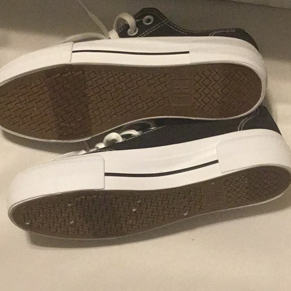 Black and white sneakers - Picture 3 of 3